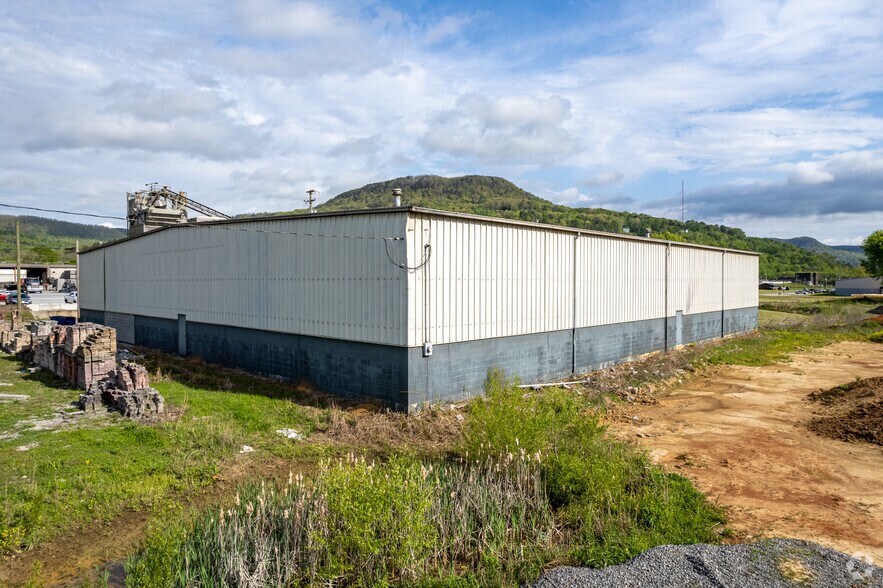 More Photos Of 213 Ash Ave, South Pittsburg Distribution For Lease