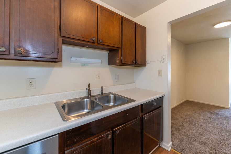 More Photos Of 200 Kilby Shores Dr, Suffolk Apartments For Sale