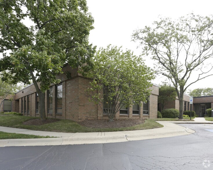 More Photos Of 2201-2231 Lakeside Dr, Bannockburn Office For Lease