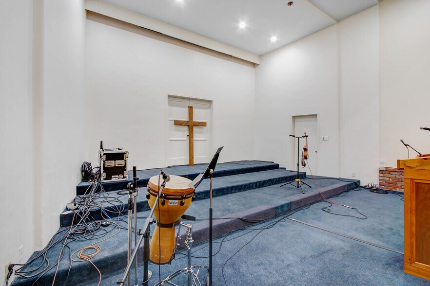 More Photos Of 724 S Glenoaks Blvd, Burbank Religious Facility For Sale