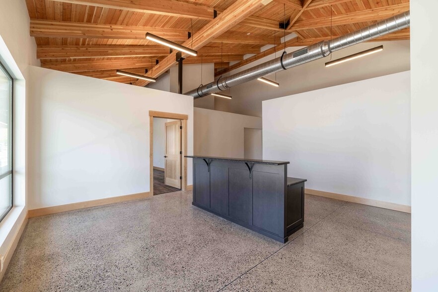 More Photos Of 8512 N Wayne Dr, Hayden Flex For Lease