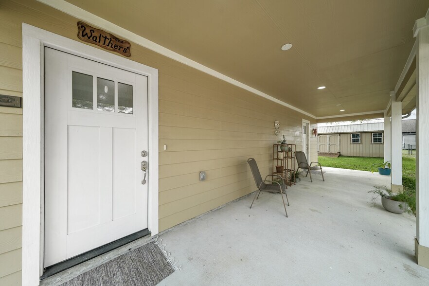 More Photos Of 3027 Poppy St, Needville Apartments For Sale