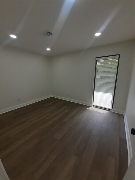 More Photos Of 600 Houze Way, Roswell Medical For Lease