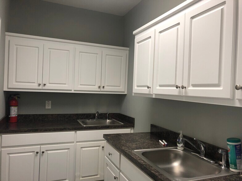 More Photos Of 110 Samaritan Dr, Cumming Medical For Sale