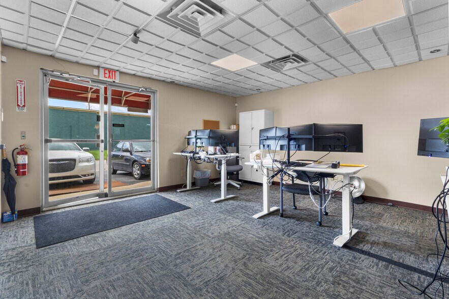 More Photos Of 8180 Country Club Pl, Indianapolis Warehouse For Sale