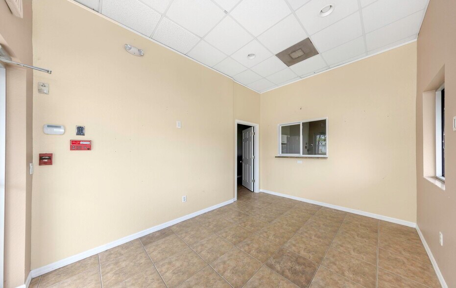 More Photos Of 655 N Indiana Ave, Englewood Medical For Sale