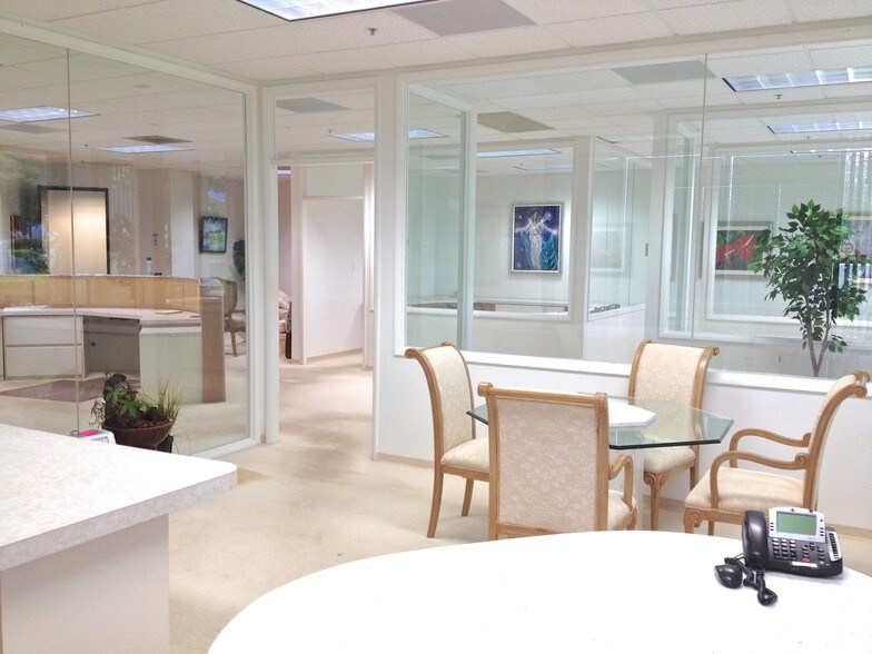 More Photos Of 535 Lipoa Pky, Kihei Office For Lease