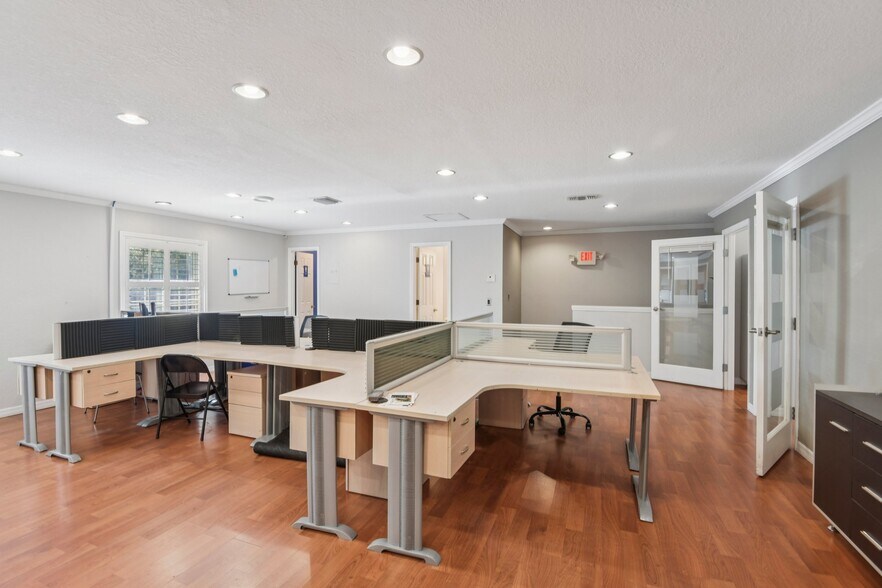 More Photos Of 4868 W Gandy Blvd, Tampa Office For Sale