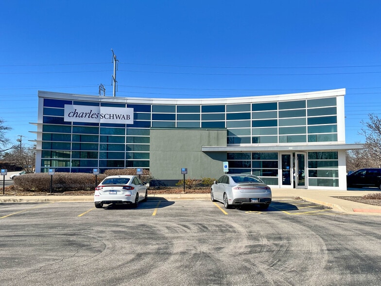 More Photos Of 444 Skokie Blvd, Northbrook Bank For Lease