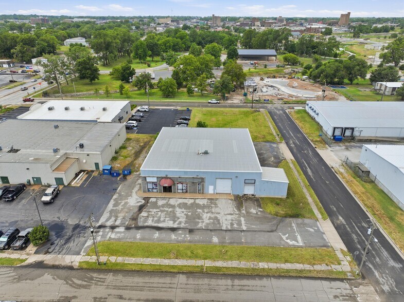 More Photos Of 602 S Michigan Ave, Joplin Freestanding For Lease