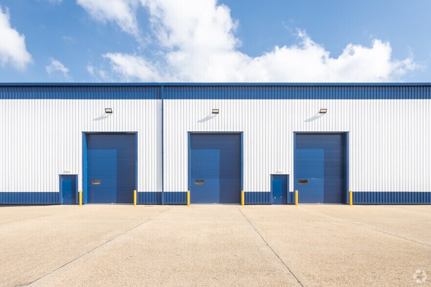 More Photos Of Laporte Way, Luton Distribution For Lease