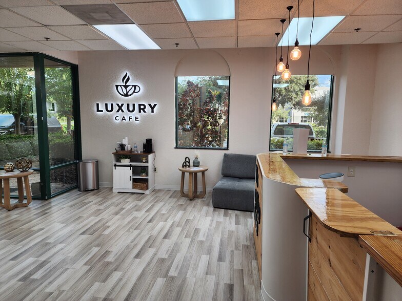 More Photos Of 6881 Kingspointe Pky, Orlando Business Park For Lease