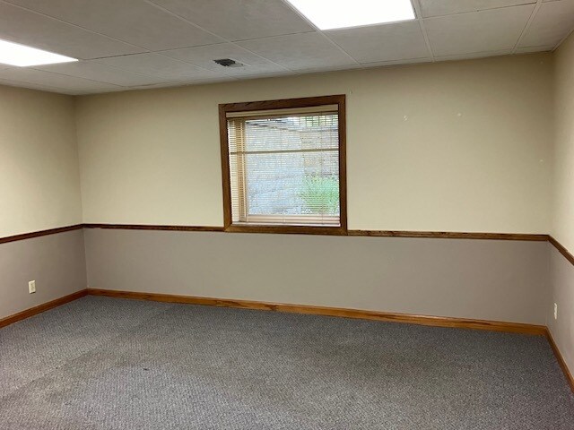 More Photos Of 1305 Chestnut St, West Bend Medical For Lease