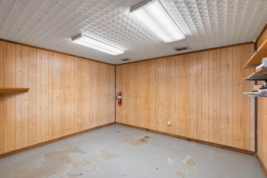 More Photos Of 2404 N US Highway 281, Alice Flex For Lease