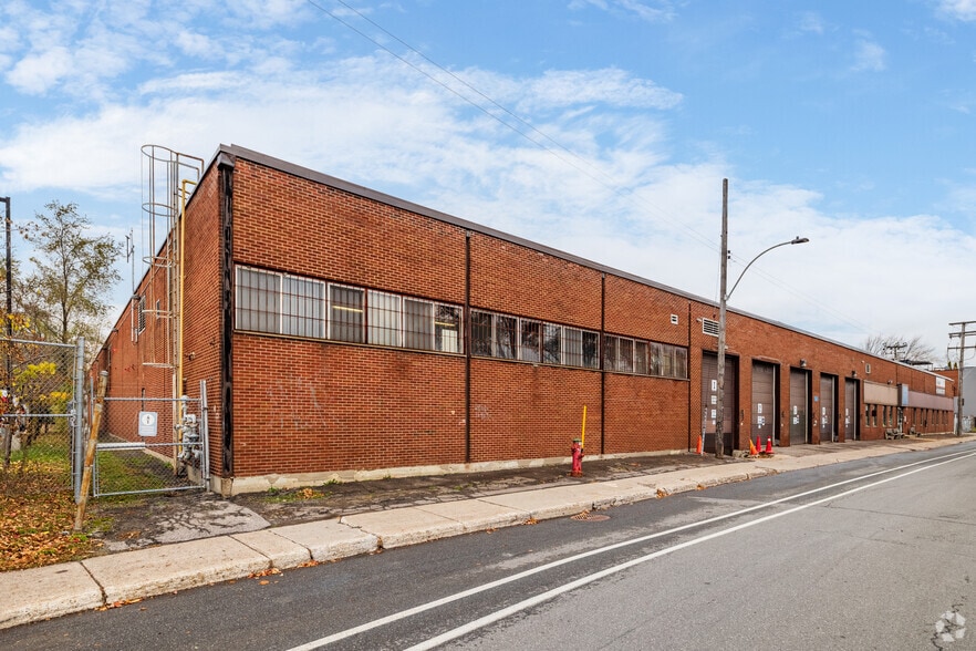 Primary Photo Of 5655 Rue de Marseille, Montréal Light Distribution For Lease