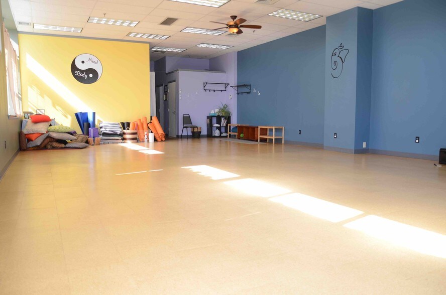 More Photos Of 112 Main St, Putnam Storefront Retail Office For Lease