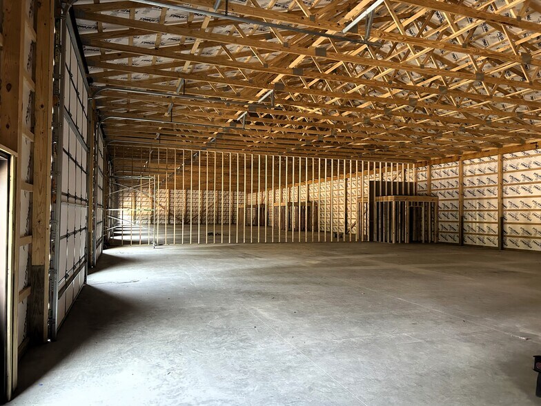 More Photos Of 7316 IN-66 Hwy, Newburgh Warehouse For Lease