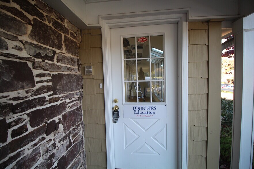 More Photos Of 1105 Taylorsville Rd, Washington Crossing Office Residential For Lease