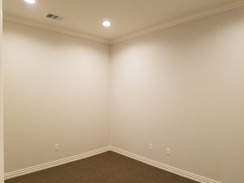 More Photos Of 8668 John Hickman Pky, Frisco Medical For Lease