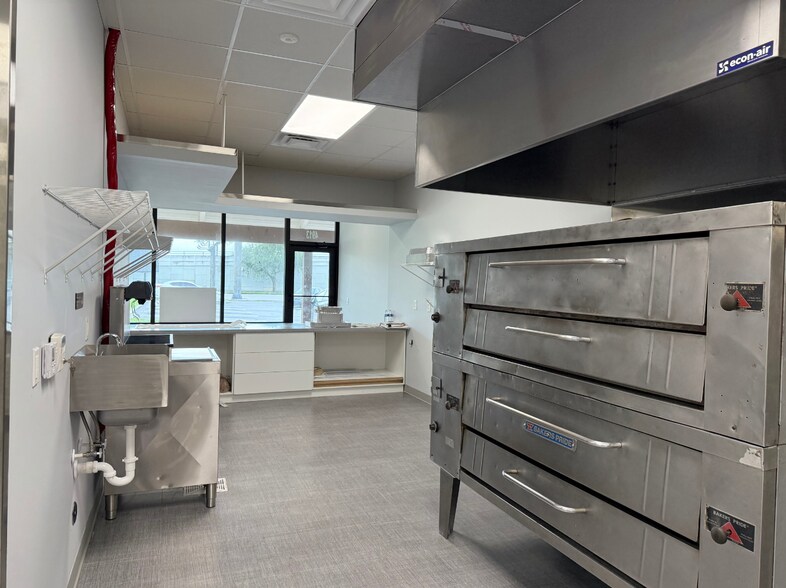 More Photos Of 4911-4935 Southern Blvd, West Palm Beach Storefront For Lease