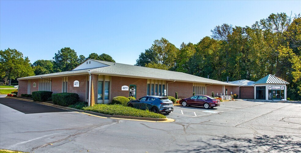 More Photos Of 1770 N Parham Rd, Richmond Office For Lease