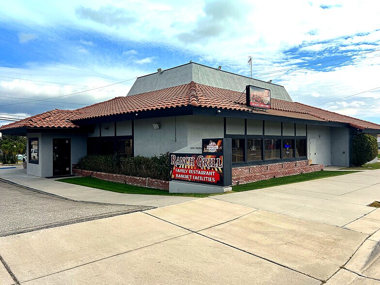 More Photos Of 200 Kern St, Taft Restaurant For Sale