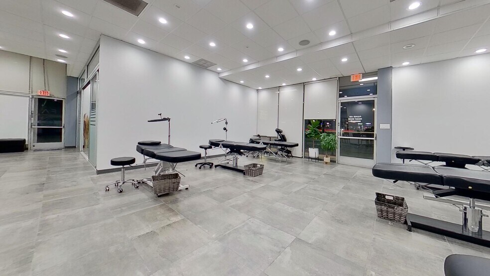 More Photos Of 19002-19148 Brookhurst St, Huntington Beach Unknown For Lease