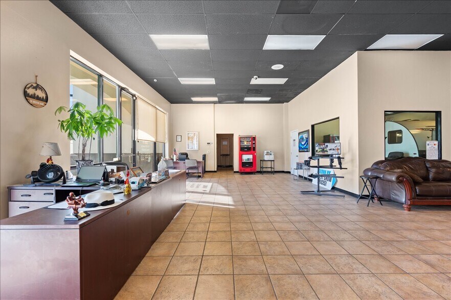 More Photos Of 1313 Rv Center Dr, Colton Auto Dealership For Sale