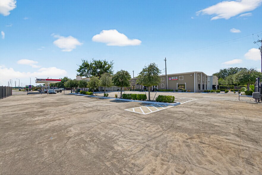 More Photos Of 918 Oak Glen Dr, Houston Industrial For Lease