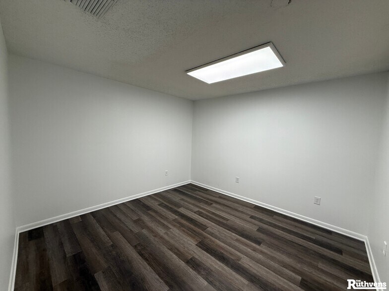 More Photos Of 1517-1523 Commercial Park Dr, Lakeland Medical For Lease
