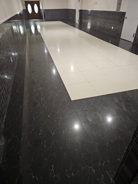 More Photos Of 6802-6828 Fresh Meadow Ln, Fresh Meadows General Retail For Sale