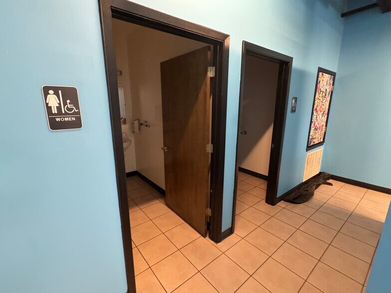 More Photos Of 604 N Bell Blvd, Cedar Park Freestanding For Lease