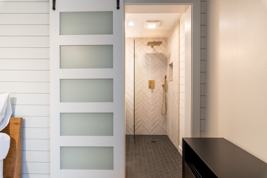 More Photos Of 306 Loch Leven Rd, Lake Arrowhead Hotel For Sale