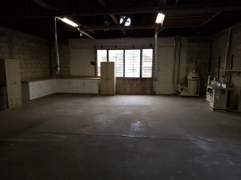 More Photos Of 1110 2nd Ave S, Lake Worth Warehouse For Lease
