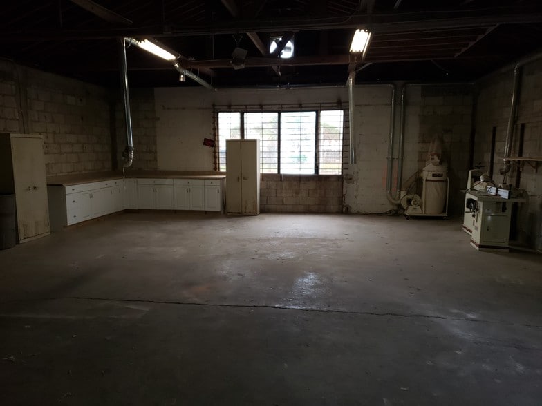 More Photos Of 1110 2nd Ave S, Lake Worth Warehouse For Lease