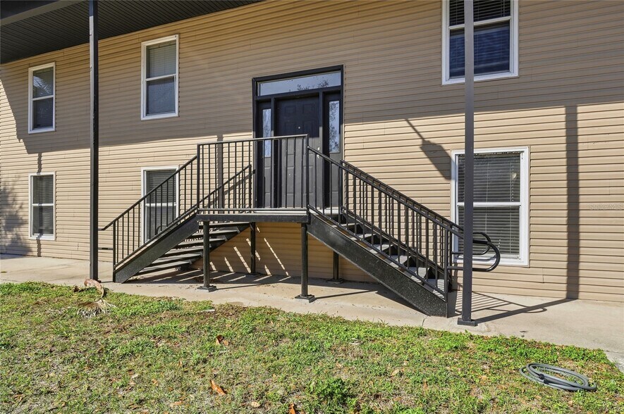 More Photos Of 2300 W Cannon Ter NW, Winter Haven Apartments For Sale