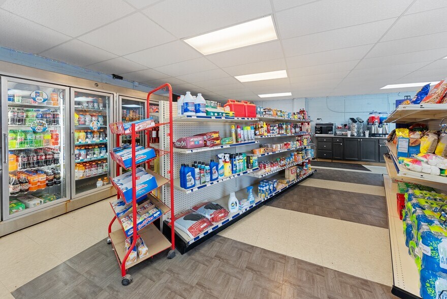 More Photos Of 7697 E Harbor Rd, Lakeside Marblehead Convenience Store For Sale