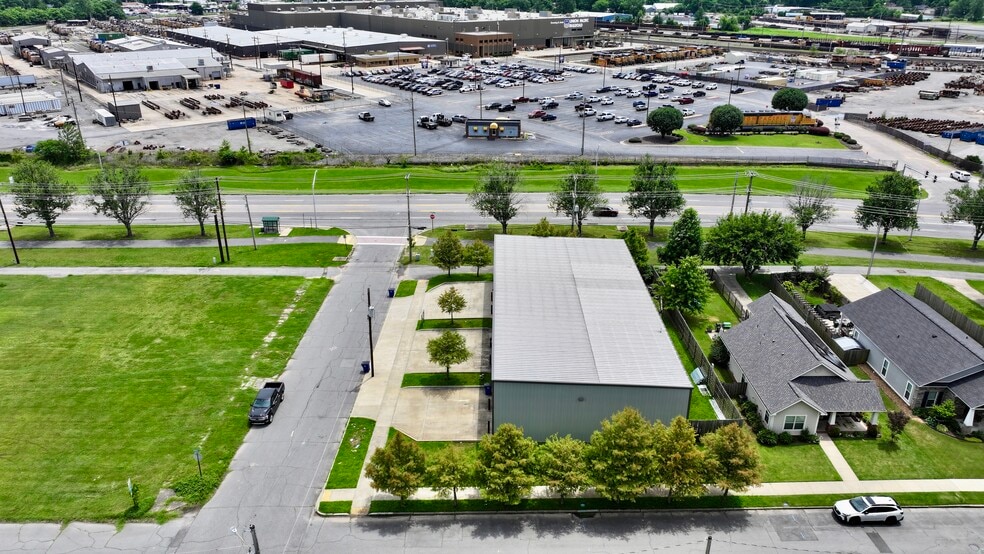 More Photos Of 1112 W 9th St, North Little Rock Warehouse For Sale
