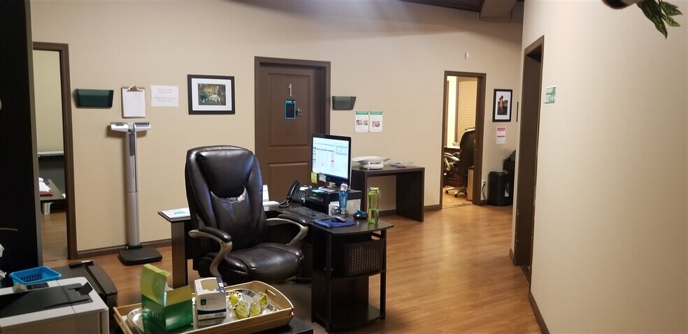 More Photos Of 6201 50th St, Leduc General Retail For Sale
