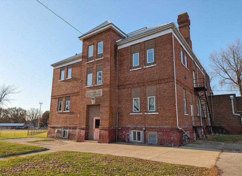 Primary Photo Of 940 County E hwy, Livingston Specialty For Sale