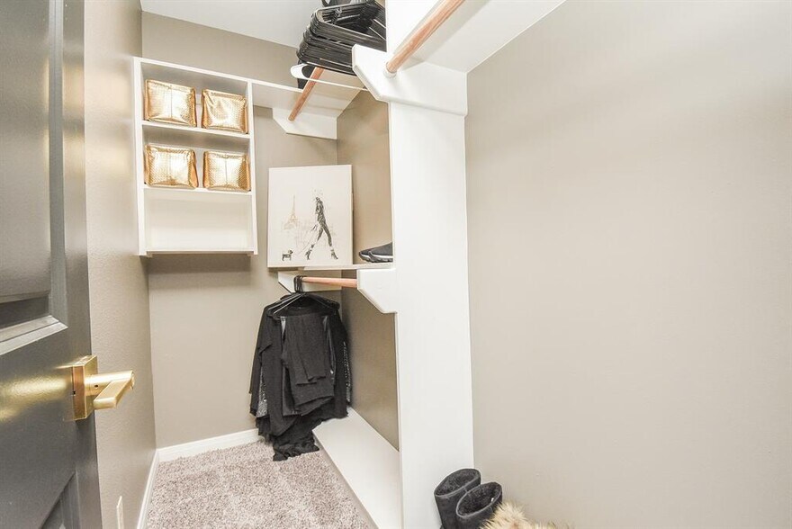 More Photos Of 2016 Main St, Houston Apartments For Sale