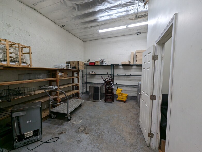 More Photos Of 5501 S Normandie Ave, Los Angeles Supermarket For Sale