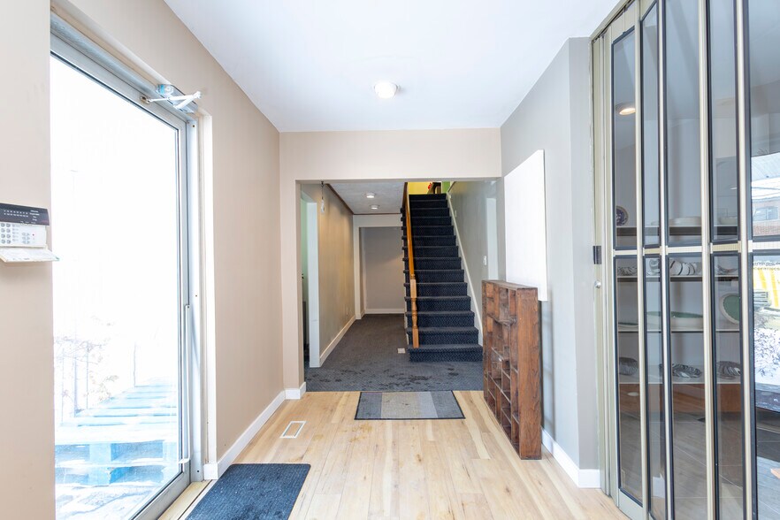 More Photos Of 61 Boul Grand, L'Île-Perrot Office For Lease