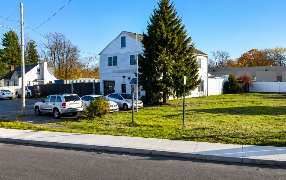 More Photos Of 120 W Hills Rd, Huntington Station Service For Sale