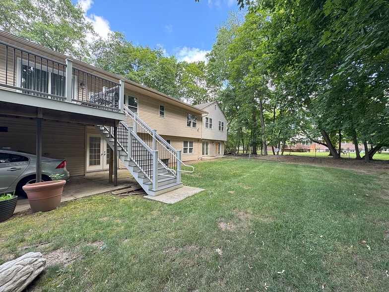 More Photos Of 584 State Rt 17, Ridgewood Office Residential For Lease