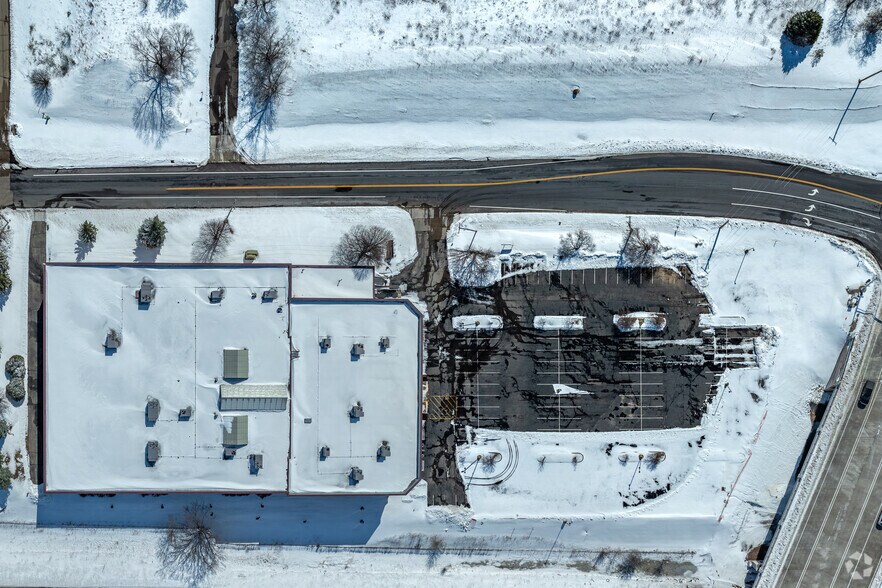 More Photos Of 7600 Hudson Rd, Woodbury Freestanding For Lease