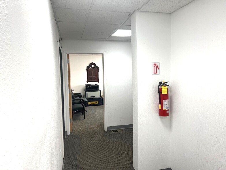 More Photos Of 3040 Todos Santos St NW, Albuquerque Warehouse For Lease