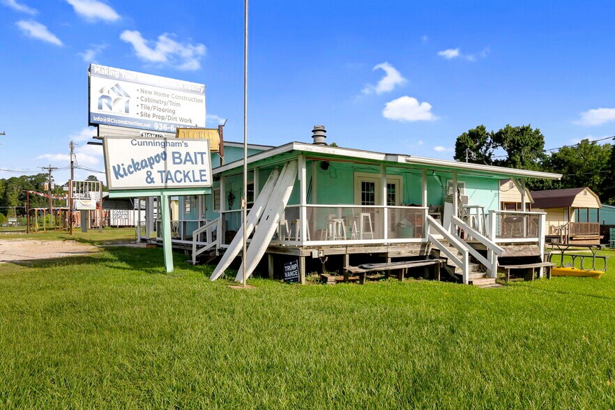 More Photos Of 13050 U.S. 190 hwy, Onalaska Freestanding For Sale