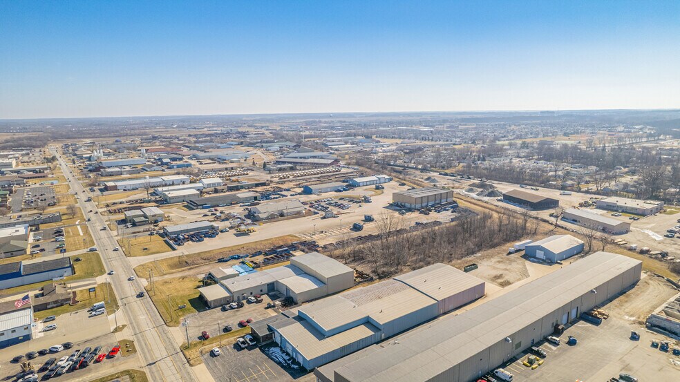 More Photos Of 1019 E Summit St, Crown Point Warehouse For Sale