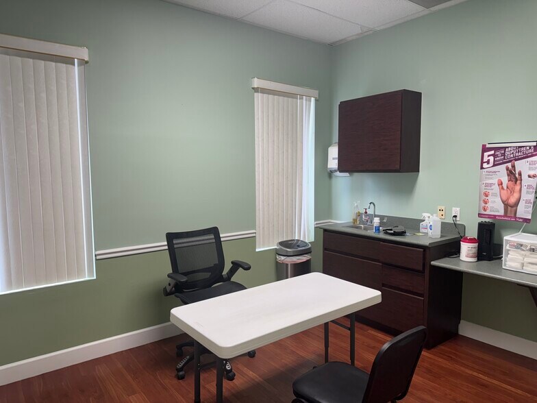 More Photos Of 17051 US Highway 441 S, Summerfield Office For Lease